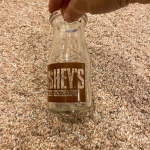Hershey's Milk Chocolate Half Pint Glass Milk Bottle - Sun Brokers Inc.